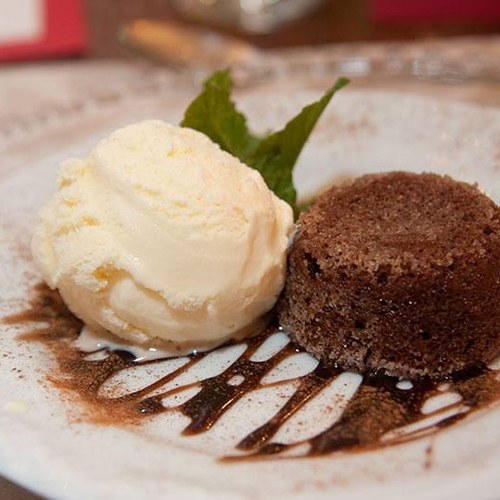 Petit Gâteau com Gelado de Baunilha